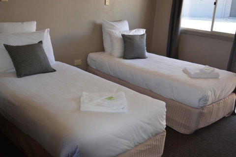 Commercial Hotel Motel Lithgow - Tourism Guide 6