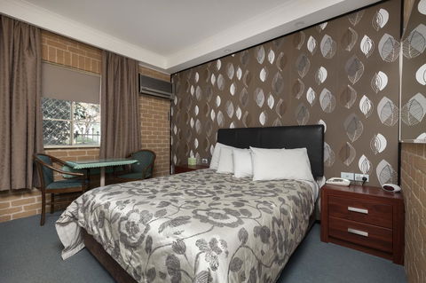 Grand Manor Motor Inn - Cruises Travel 0