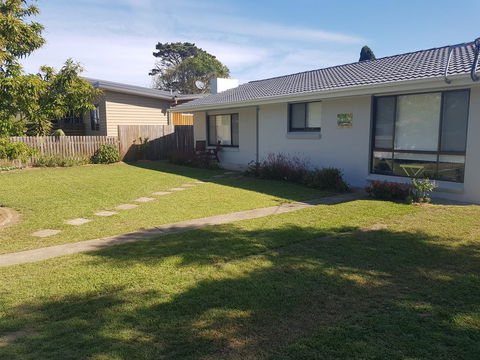 Golden Hill Cottage - Tourism Guide 0