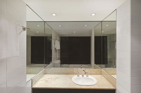 Adina Apartment Hotel Sydney Surry Hills - Cruises Travel 9