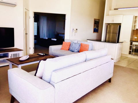 Boathouse Resort (Water Front) - Travel Agents 9