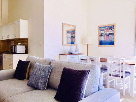 Boathouse Resort (Water Front) - Travel Agents 8