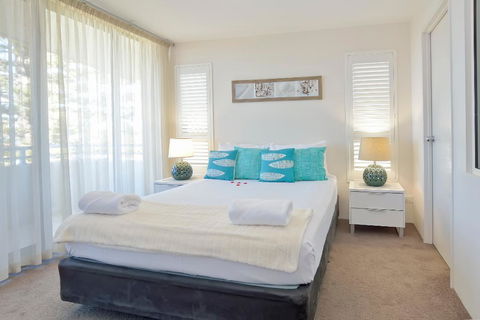 Boathouse Resort (Water Front) - Travel Agents 19