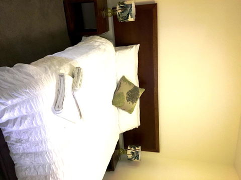 Boathouse Resort (Water Front) - Travel Agents 4