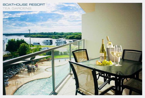 Boathouse Resort (Water Front) - Travel Agents 10