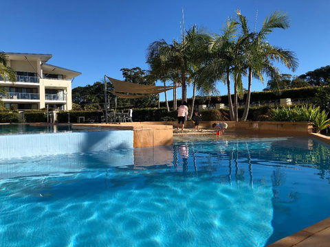 Boathouse Resort (Water Front) - Travel Agents 11