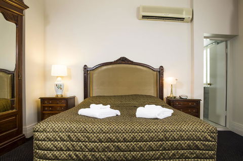 Royal Exhibition Hotel - Cruises Travel 30