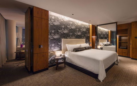 The Darling At The Star - Cruises Travel 12