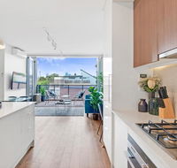 Large Light Luxe 3BDR 2BA Free Parking - walk to Sydney Uni and RPA - Cruises Travel