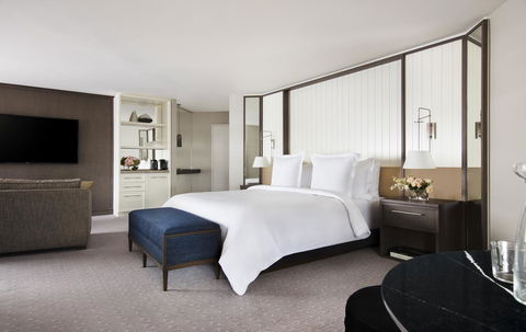 Four Seasons Hotel Sydney - Tourism Guide 2