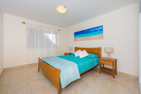 Ronald Avenue 1/65 - Shoal Bay - Cruises Travel 7