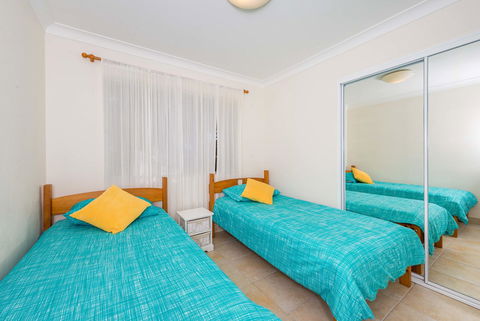 Ronald Avenue 1/65 - Shoal Bay - Cruises Travel 8