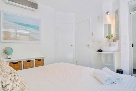 Hastings By The Sea - Travel Agents 3