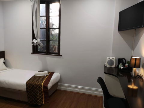 Newtown Cozy Stays - Cruises Travel 36