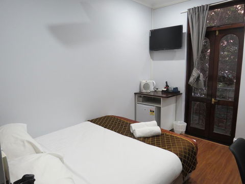 Newtown Cozy Stays - Cruises Travel 32