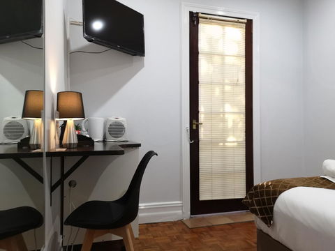 Newtown Cozy Stays - Cruises Travel 35
