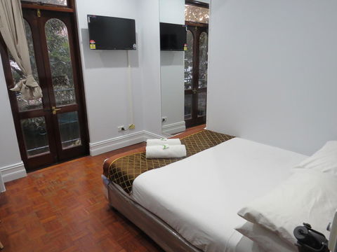 Newtown Cozy Stays - Cruises Travel 4