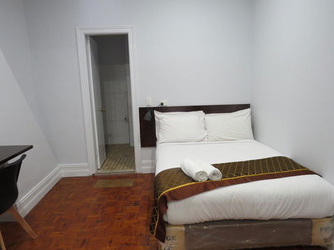 Newtown Cozy Stays - Cruises Travel 37