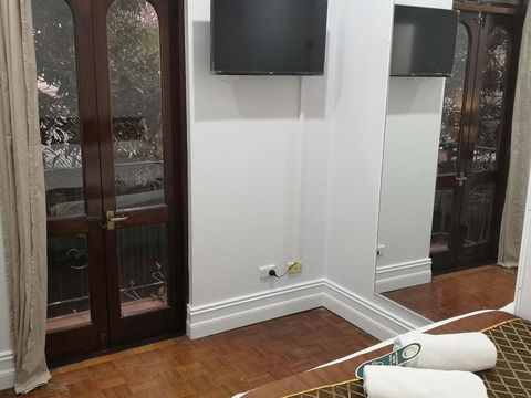 Newtown Cozy Stays - Cruises Travel 33
