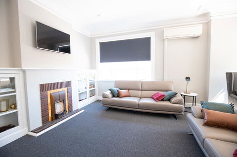 Horse And Jockey Hotel Homebush - Cruises Travel 15