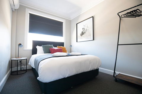 Horse And Jockey Hotel Homebush - Cruises Travel 5