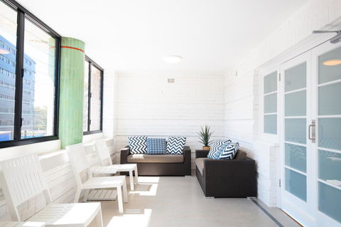 Horse And Jockey Hotel Homebush - Cruises Travel 11