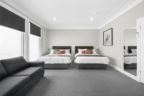 Horse And Jockey Hotel Homebush - Cruises Travel 1