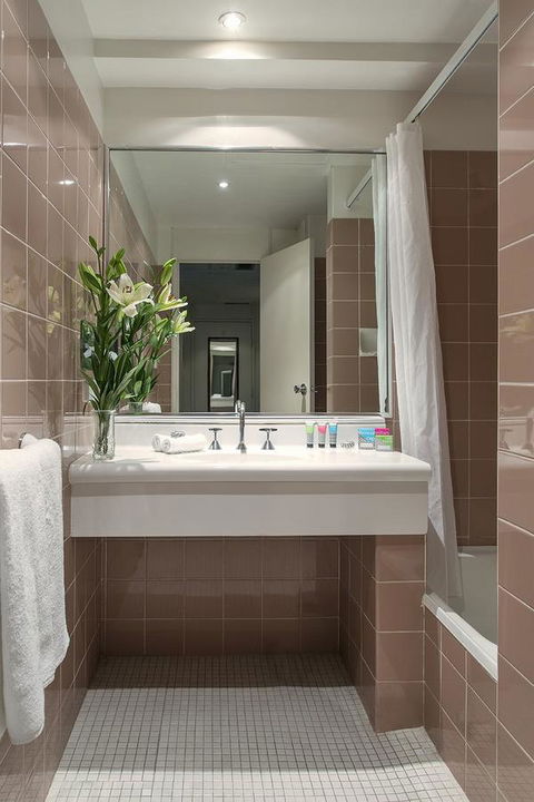 Macleay Hotel - Cruises Travel 15