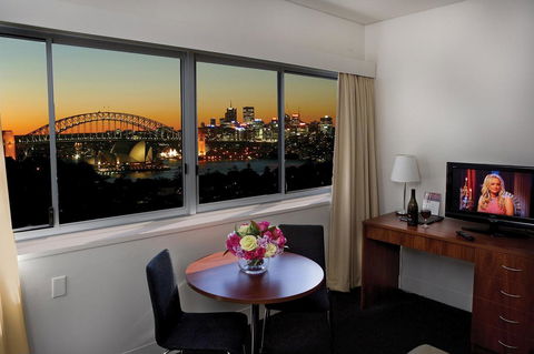 Macleay Hotel - Cruises Travel 0