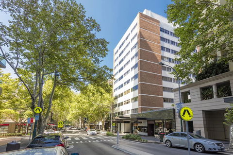 Macleay Hotel - Cruises Travel 1