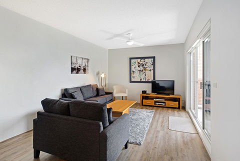 Victoria Parade, Kiah, Unit 10, 53 - Travel Agents 2