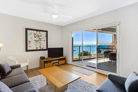 Victoria Parade, Kiah, Unit 10, 53 - Travel Agents 1