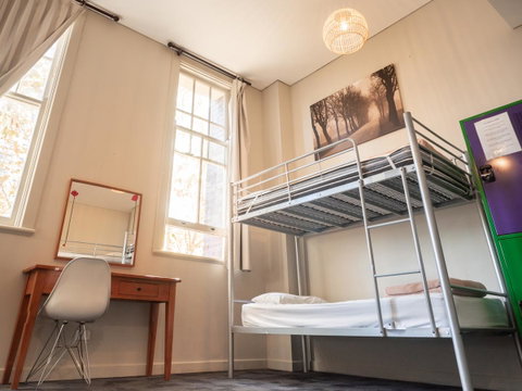 Big Backpackers Hostel - Tourism Guide 23