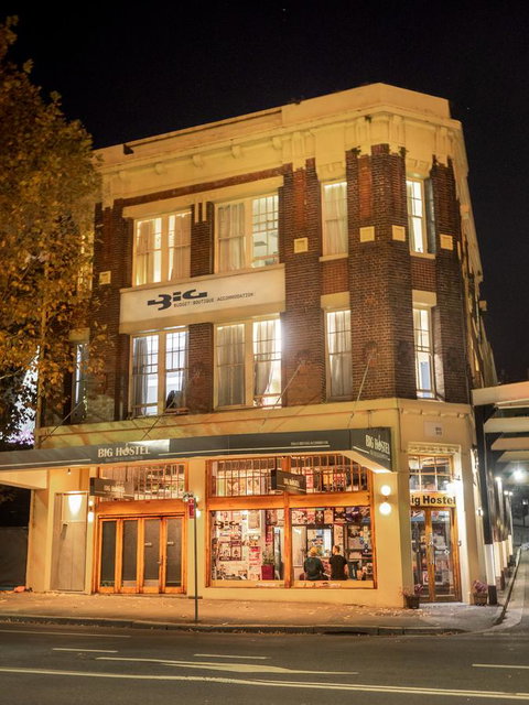 Big Backpackers Hostel - Tourism Guide 0