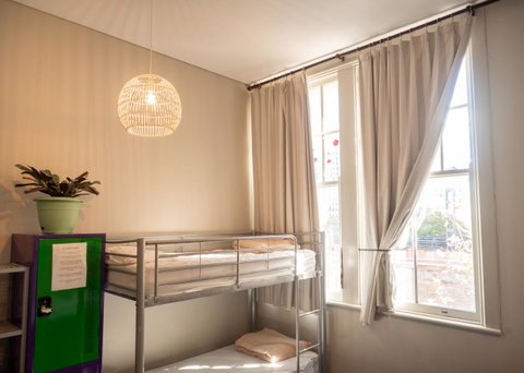 Big Backpackers Hostel - Tourism Guide 20