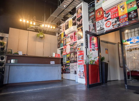 Big Backpackers Hostel - Tourism Guide 28