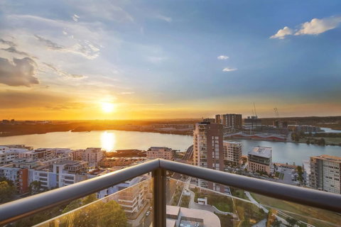 Stunning Sunset Water View 2BEDs On High Rises - Tourism Guide 4