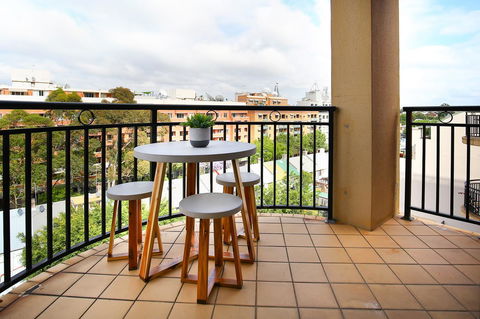 Vibrant Inner-city Living - Darling Harbour Fringe - Tourism Guide 1