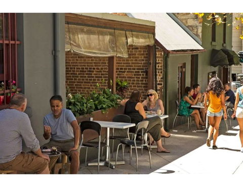 Vibrant Inner-city Living - Darling Harbour Fringe - Tourism Guide 21