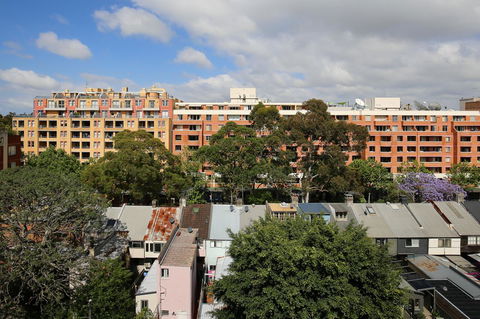 Vibrant Inner-city Living - Darling Harbour Fringe - Tourism Guide 17