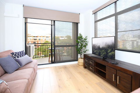 Vibrant Inner-city Living - Darling Harbour Fringe - Tourism Guide 0