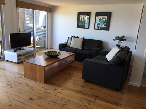 Swan Bay Hideaway - Travel Search 16
