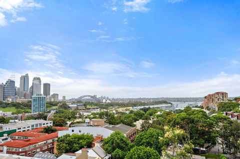 Lower Bridge And Sails - Executive 2BR Darlinghurst Apartment With Balcony And Rooftop Views - Cruises Travel 13