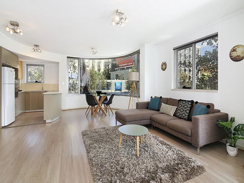 Lower Bridge And Sails - Executive 2BR Darlinghurst Apartment With Balcony And Rooftop Views - Cruises Travel 0