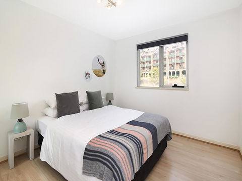 Lower Bridge And Sails - Executive 2BR Darlinghurst Apartment With Balcony And Rooftop Views - Cruises Travel 7