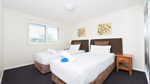 Pacific Blue, Salamander Bay - Cruises Travel 22
