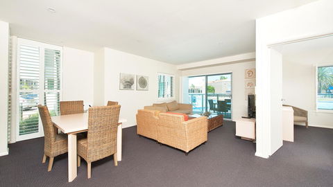 Pacific Blue, Salamander Bay - Cruises Travel 35
