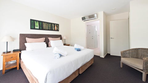 Pacific Blue, Salamander Bay - Cruises Travel 18