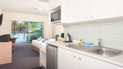 Pacific Blue, Salamander Bay - Cruises Travel 40