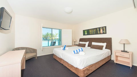 Pacific Blue, Salamander Bay - Cruises Travel 32